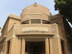 こちらは元台南警察署。
昭和時代前期の建物です。
現在は美術館になっています。