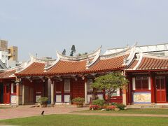 街の中心にあるのが孔子廟。
中国や台湾は街の中心に孔子廟があることが多いですが、台南もそうでした。