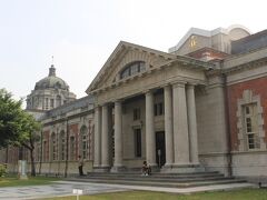 元台南地方法院、つまり台南地方裁判所です。
この建物も大正時代の建物のようで、立派で東京駅を思わせる建物でした。