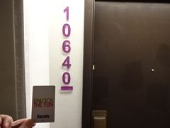 《16:29》「ニアルームフロムエレベーター」のリクエストをして「１０６４０号室」