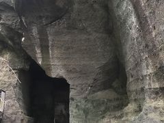 室岩洞、江戸時代から昭和29年まで伊豆石を切り出していた石丁場跡