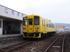 口之津駅から乗った列車を北有馬駅で下車。
車内で支障があったらしく、列車はしばらく停車していた。
駅前に出ると、そこは空き地のような寂しいところだった。