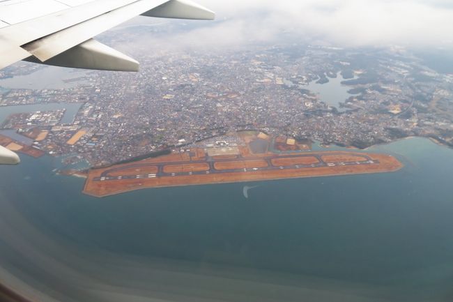 高度が徐々に下がってきました。眼下を見下ろすと、空港が見えました。今回の選定から外れた山口宇部空港のようです。