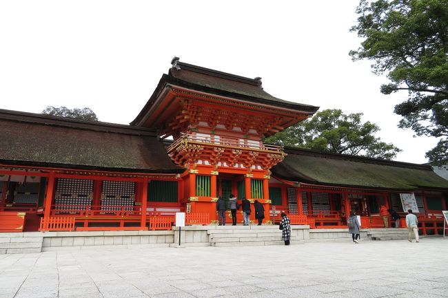 ついに上宮に到着。さっそく参拝。写真に写る左から一之御殿、二之御殿、三之御殿。宇佐神宮は、全国でも数少ない二拝四拍手一拝。上宮だけでお賽銭3ヶ所！！