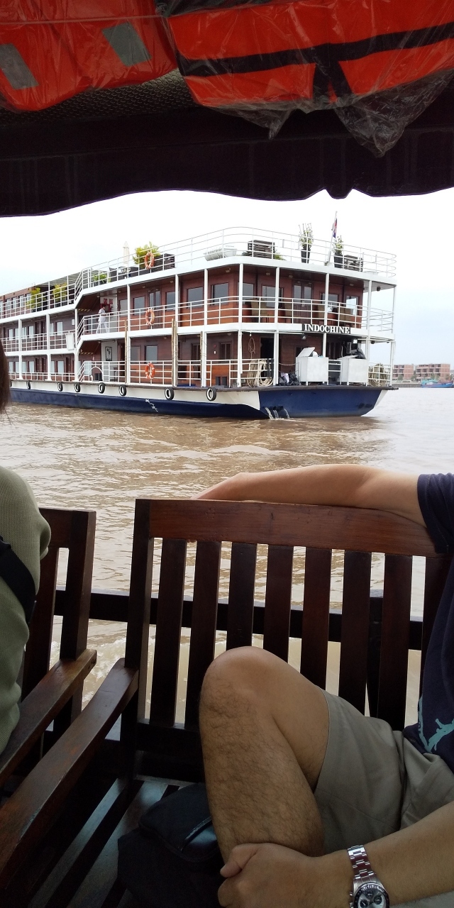 大きな船もいます。