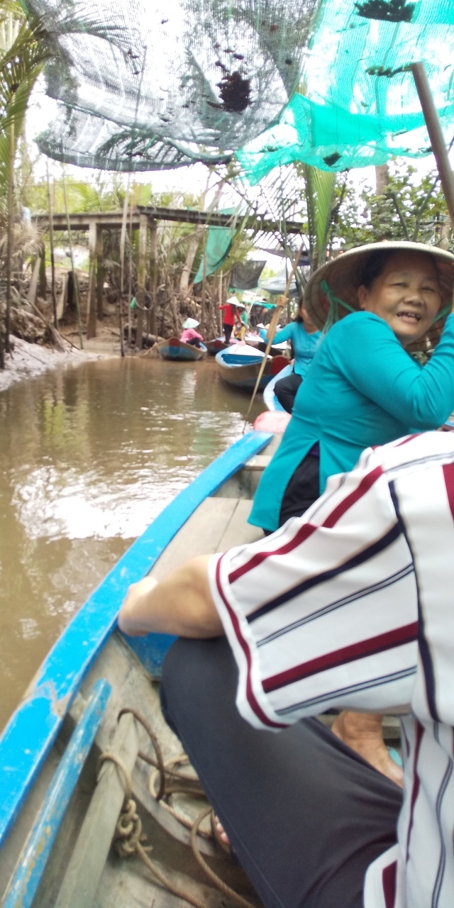 一応楽しみにしていた、ジャングルクルーズなのてすが、待機中のボートが多すぎて、スムーズに動きません。中国人観光客がいないので、暇なのかもしれません。