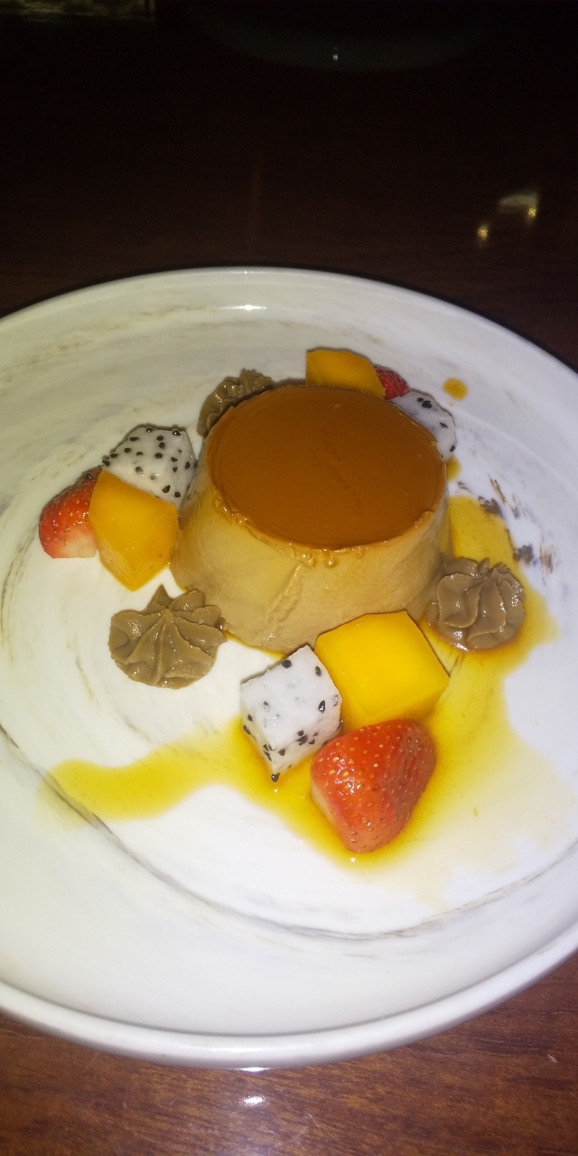 ベトナムは良いカフェがイッパイ、というところですが、ここのコーヒー味のプリンは絶品でした。