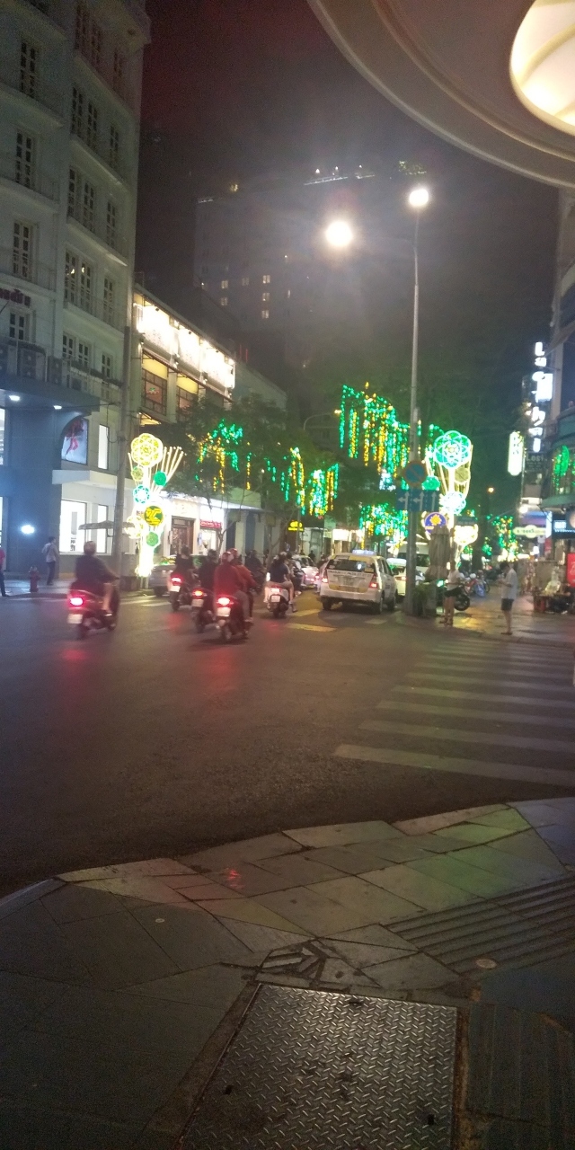 街のイルミネーションが美しい。