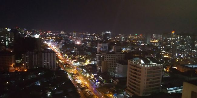 まだまだ街は眠らない感じですが、旅の３日目は終わり、くつろげるホテルの部屋で、のんびりしました。