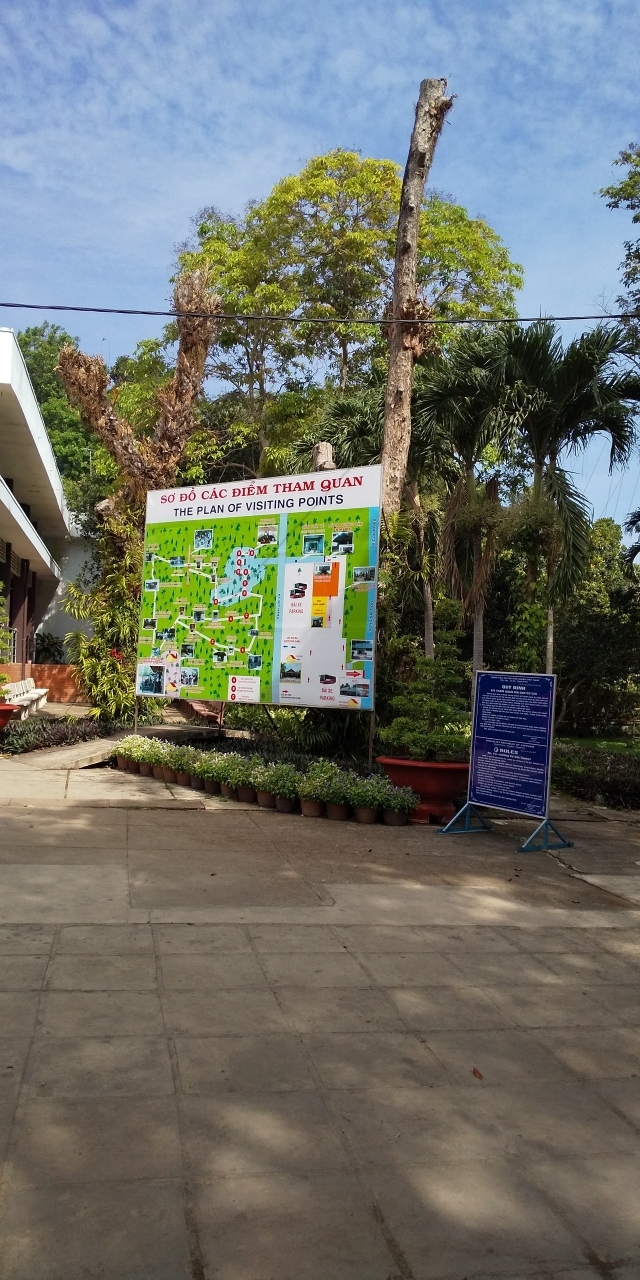 今日はオプショナルツアーでクチにやってきました。<br />ホーチミンから約1時間半、市内から出るのに渋滞で時間がかかるようです。<br />口コミの中では2時間半かかった、というのもあり、心配しましたが、予定通りに着きました。