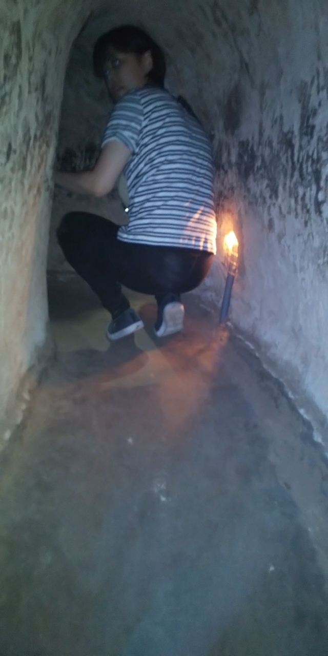 今では観光用に灯りがありますが、当時は暗くて、湿気ぽくて大変だったでしょう。