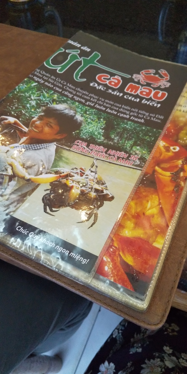 ベトナムの滞在もあと数時間。今回２００００円を換えましたが、ビールが安いし、スーパーでベトナムコーヒー、爆買いしてもまだ約８千円ほどあるので、ソフトシェルクラブの店に挑戦です。