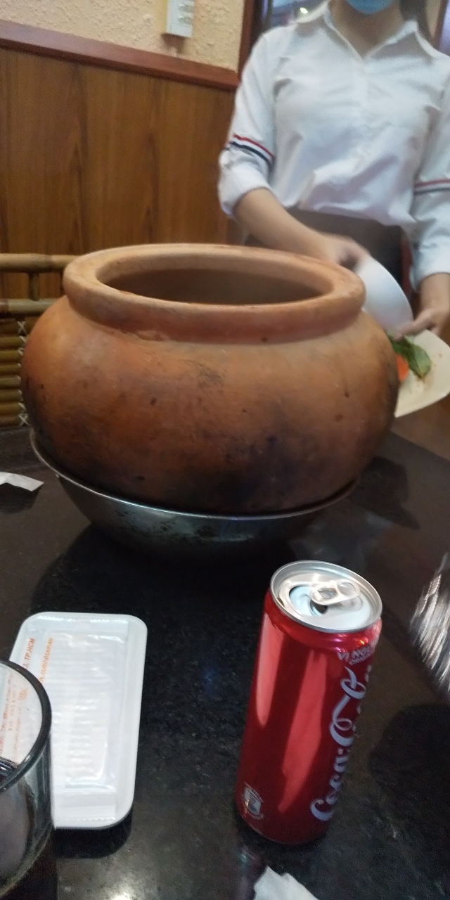 なんだこれっ？やって来たのは塩蒸しのソフトシェルクラブ。