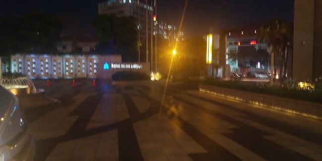 空港に行く前のホテルの車寄せ。また来たいなあ。