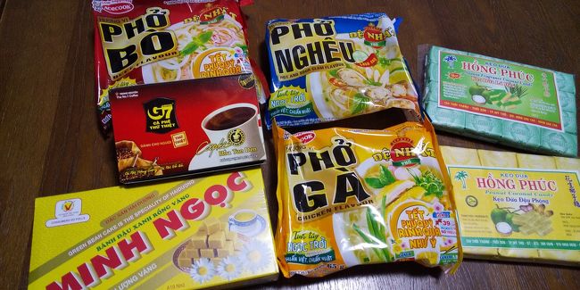 フオー、グリーンピースのケーキ（左下）大好きてす。<br />あわただしくも楽しいホーチミン旅行はこれでおしまい。