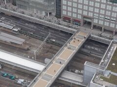 新宿駅を発車した埼京線。