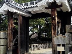 こちらが名古屋城に５つある重要文化財の１つ『旧二之丸　東二之門』です。
門自体は、そんなに大きな門では、ありませんがなかなか趣のある門だと感じました。