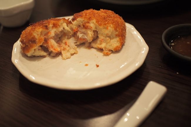 カニクリームコロッケ。<br />食べかけですみません。クリームコロッケはあまり好きでないのですがめちゃくちゃ美味しくいたけました。<br />ごろごろのカニの身が沢山。