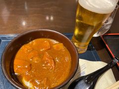 やっぱり海外に行く前には日本の麺が食べたい…
というわけで、ANAラウンジでカレーうどんも食べちゃう。
第４サテライトは窓がないのが残念。
