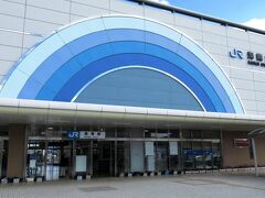 JR海南駅はきのくに線では利用客が多く、特急電車も停車する駅です。和歌山市内や大阪府内への通勤圏でもあり、立派な駅舎を有しています。ここからゴールの下津駅までは峠越えもあって険しい道が待つ。