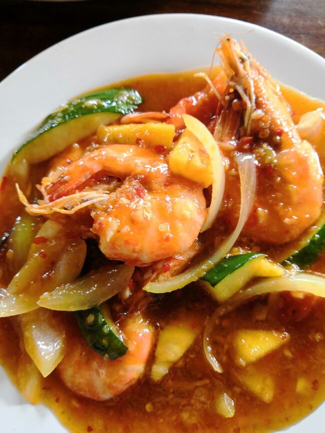 えび炒めも頼んでみました。<br />「エビ炒め」を頼むとめっちゃ小さいエビだったり（バリ島あるある）<br />しますが、パンクンチュンなら大丈夫！<br />（この日はということでお願いします）