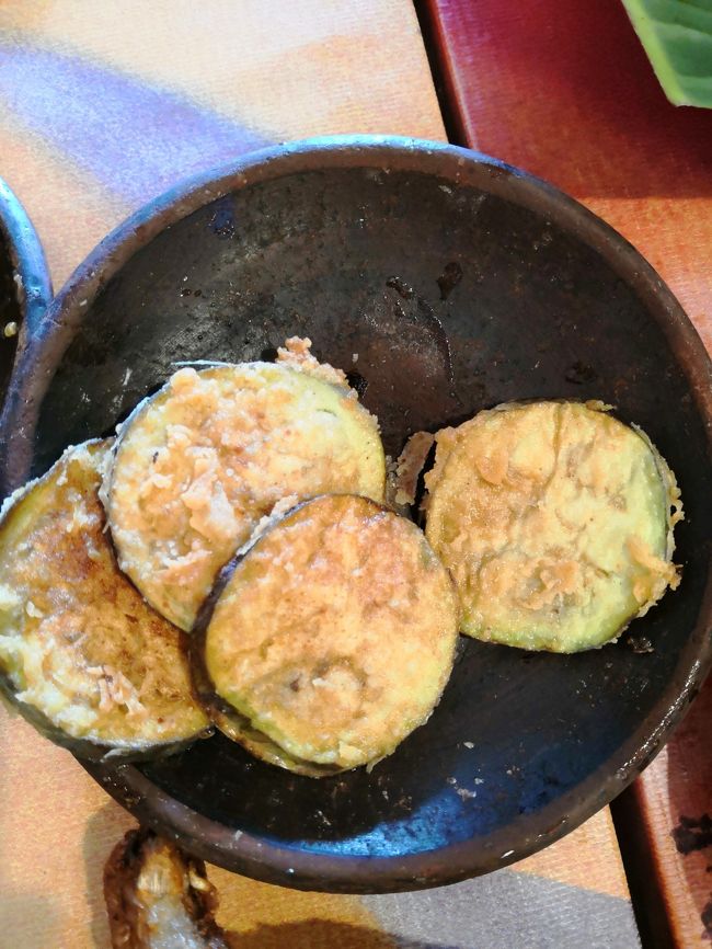 ナス（テロン）は衣付きでゴレン（揚げる）<br />茄子の天ぷらなので、とっつきやすいです。<br />