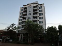 夕食を終えたらこの日の宿、ヤクロムホテル (Yeak Loam Hotel)にチェックインします。※写真は翌朝撮影したものです。
