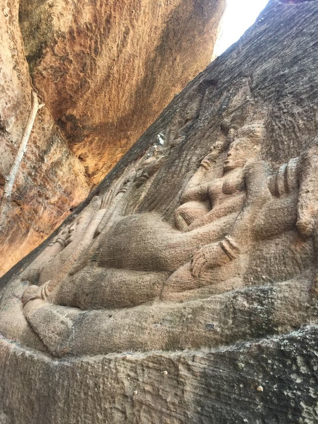 プーンコムヌーのビシュヌ神の彫刻です。