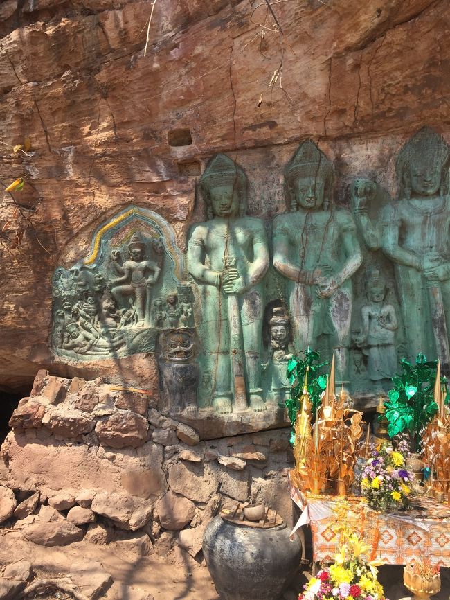 プーンコムヌーは岩堀がきれい残されています。