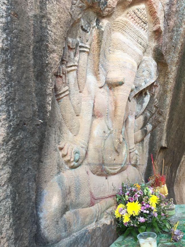 プーンコムヌーのガネーシャの彫刻です。