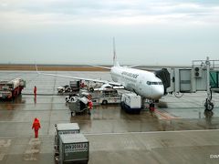 雨上がりの北九州空港に到着
