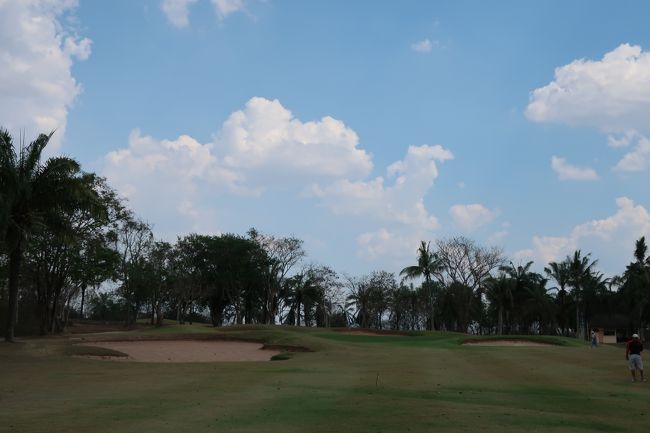 晴天の汗かきゴルフ<br />■本日の失敗、数有ります。<br />一番の反省は、グリーン前後の確認が無かった事。<br />短い下り傾斜が分からず、打ってしまい、大幅外れ。