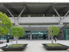 朝８時頃の台北駅発の台湾高鐵（新幹線）で台中に移動しました。
だいたい１時間。

日本で言えば、東京ー静岡ぐらいですね。