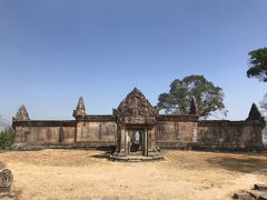 プリアヴィヒア寺院の門はアンコールトムとアンコールワットと同じ5つありますけど、ここは本殿から数えると3三つ目です。