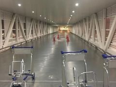 トランジットホテルからＫＬＩＡ２につながる通路
徒歩１０分程度