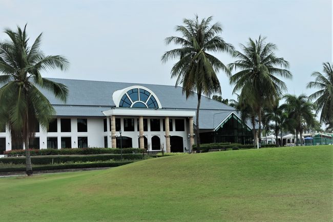■【EASTERN STAR Country Club&amp;Resort】<br />写真はクラブハウス。<br />晴天微風....AM.11:30頃のティで前半は暑さ有り、後半はさほどでなかった。<br />昨日夜間のあめのせいか、バンカー内に水たまりあり。<br />その結果、グリーンは、ヤヤ遅い感じがした。<br />パーオンしなく、よせでかせいだ。<br />グリーンそばは、パターで意外とよく寄った。<br />逆に言うと、アイアンでの寄せ技術が未熟かな。