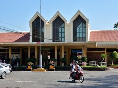 Lop Buri駅
露店もありのんびりした駅前です。