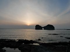 日本の夕陽１００選にも選ばれている円月島をバックに夕陽が見たくて戻ってきましたが、残念ながらきれいな夕陽は望めませんでした。