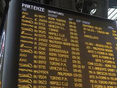 ANAの羽田1:00発でウィーンには6:00到着
そっからウィーン6:30発⇒ミラノ7:55着のオーストリア航空に乗り継いで、
朝の9:10にミラノ・チェントラーレ駅に到着しました。

まずは9:20発のフレッチャロッサのナポリ行きに乗って、ボローニャまで行きます。