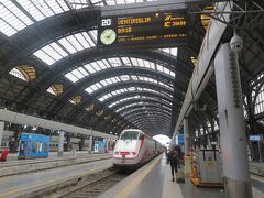 ミラノでは40分の乗り継ぎ時間があったはずが、結局10分になってしまいました。
急いでヴェンティミーリア行きの列車に乗り継ぎます。