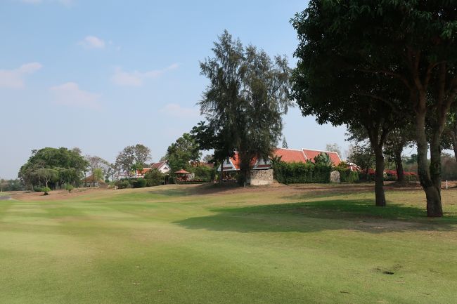 ■【PHONNIX Gold Golf &amp; Country Club】<br />コースそばには、豪邸。<br />所々、樹木葉っぱが多く有り、苦戦。