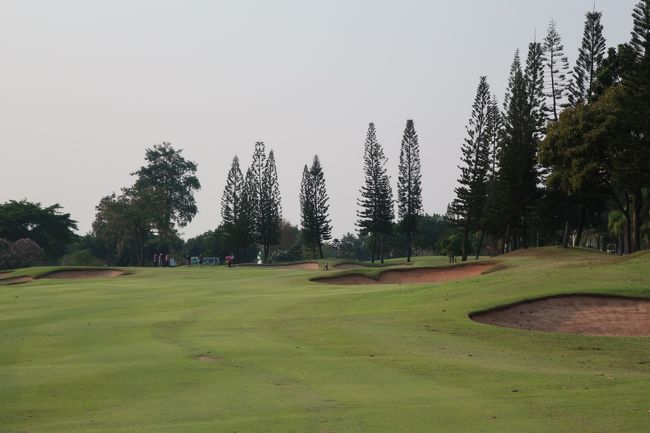 ■【PHONNIX Gold Golf &amp; Country Club】<br />バンカーで苦戦<br />ショートホール手前バンカーで、3つ目で漸く出た。<br />結構深いバンカーでした。<br />しばらくぶりに来た割には、マズマズ。<br />グリーンは、あまり速くなかった。