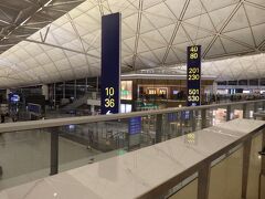 乗り換え手続きを終えて出発階に。
簡単な飲食ができるところで一休み。