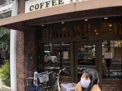 9:05 

ツアーにはまだ早いので朝食にします。

鴨川デルタからすぐの

河原町通り沿いにある

コーヒーハウスmakiさんです。