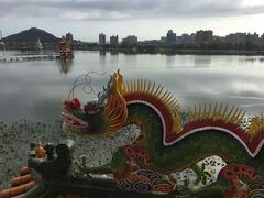 極彩色の塔や廟が湖畔を彩る蓮池潭の一つ
玄天上帝
Xuantian Shangdi
は、中国の四神神話、東の青龍・南の朱雀・西の白虎・北の玄武の北極亭です。
北の神だそうです。
