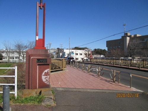大堀川に架かる昭和橋。ここから下流の手賀沼に向かって散歩。