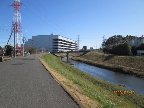 大堀川は更に下流へと進みます。