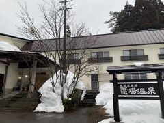 蟹場温泉にやってきました。
乳頭温泉の一番奥です。
路線バスの終点です。