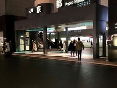 京都からはJR琵琶湖線に乗車する。

京都　21：36
　　　21：47
