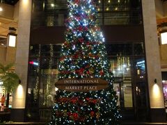 インターナショナルマーケットプレイスのクリスマスツリー